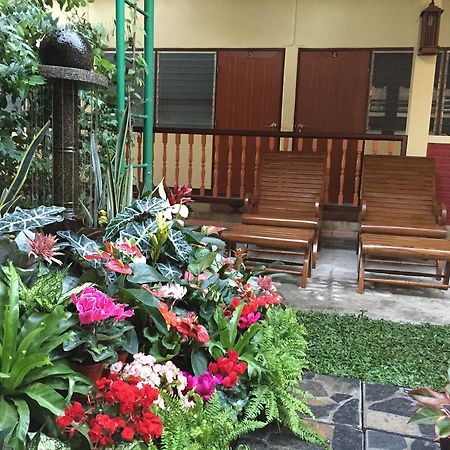 Siriwan Guesthouse Чиангмай Екстериор снимка