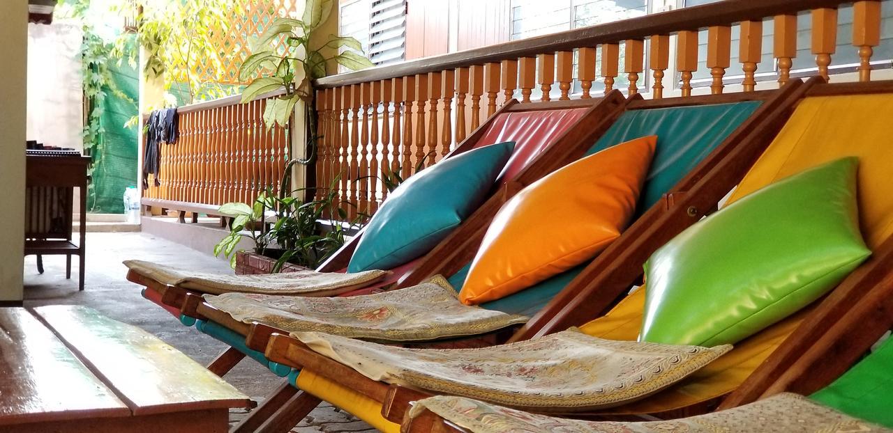Siriwan Guesthouse Чиангмай Екстериор снимка