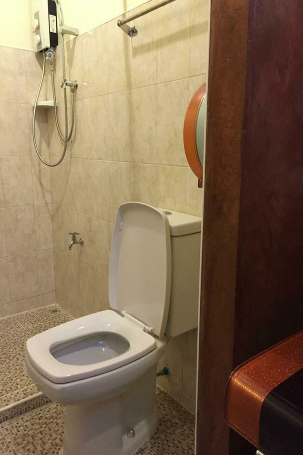 Siriwan Guesthouse Чиангмай Екстериор снимка