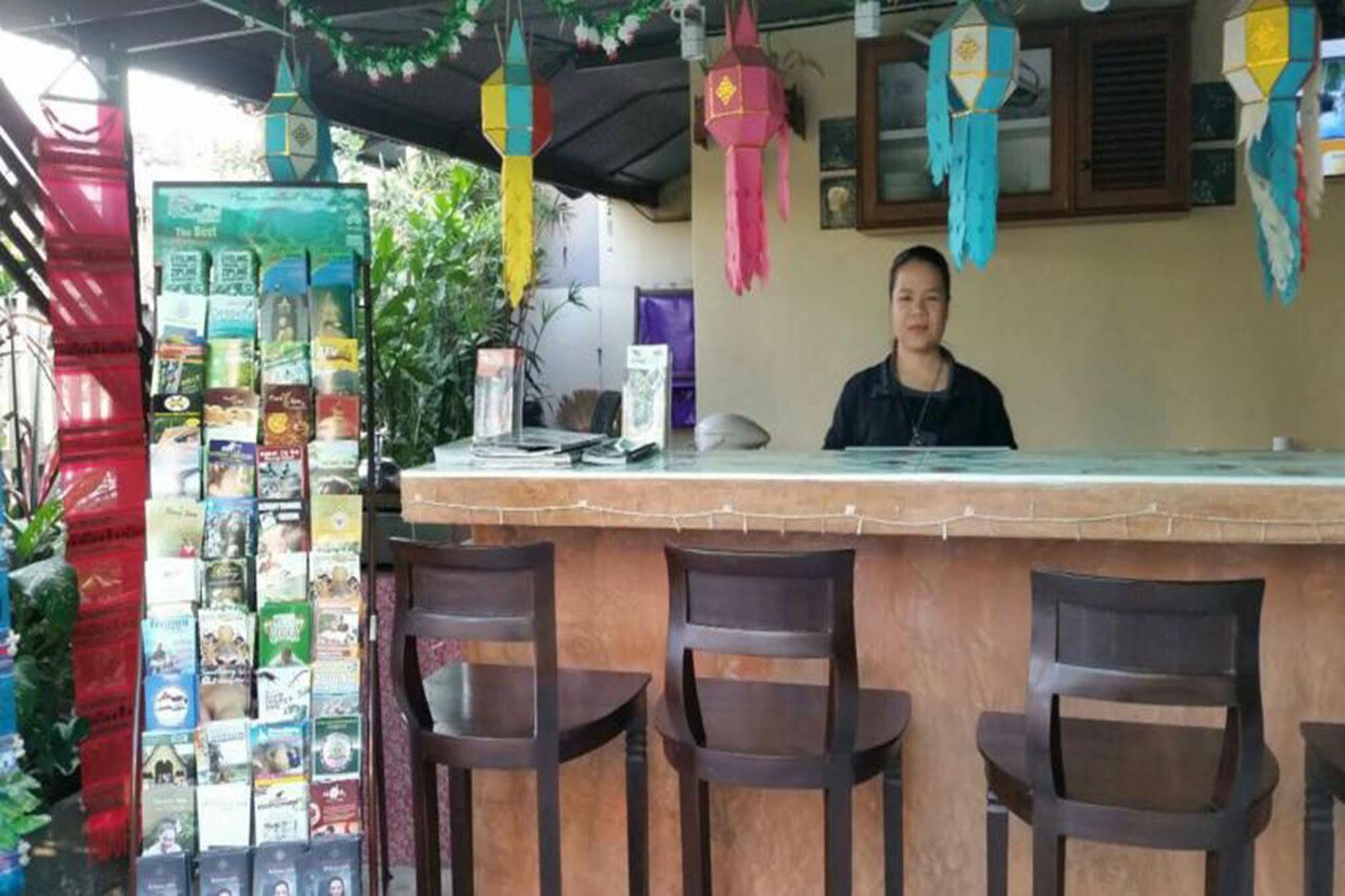 Siriwan Guesthouse Чиангмай Екстериор снимка