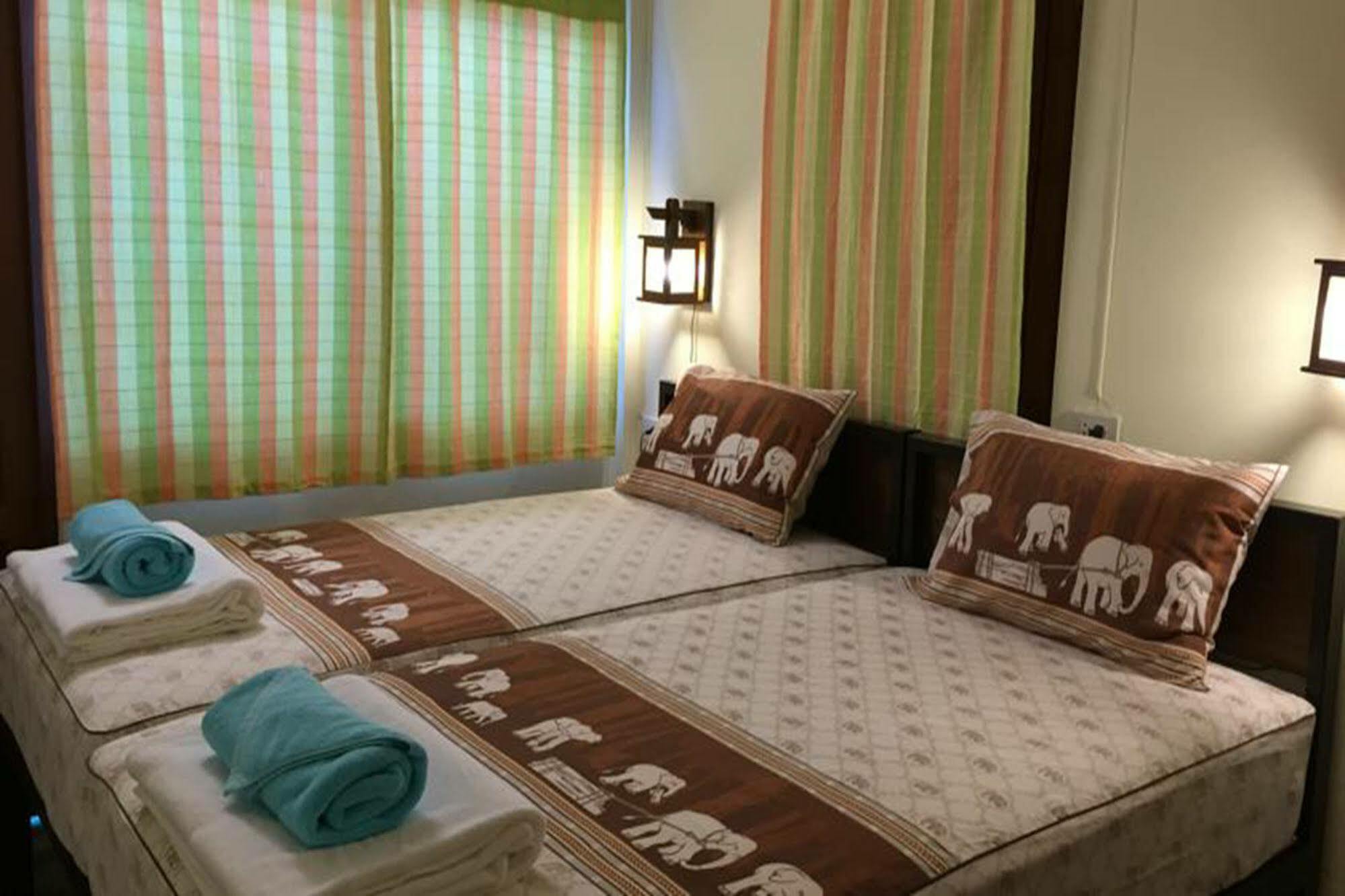 Siriwan Guesthouse Чиангмай Екстериор снимка