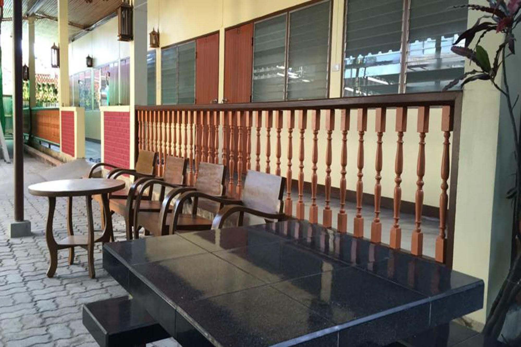 Siriwan Guesthouse Чиангмай Екстериор снимка