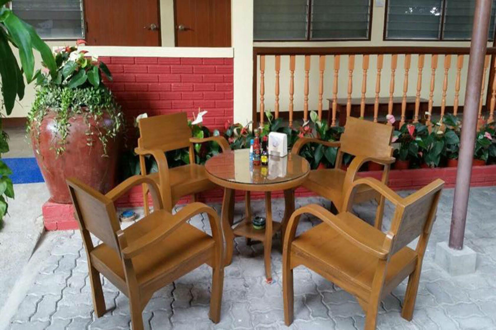 Siriwan Guesthouse Чиангмай Екстериор снимка